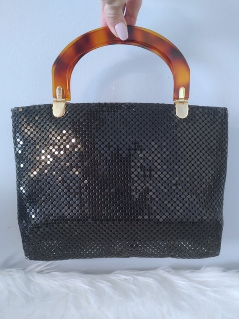 Vintage 1960s metal mesh handbag w/lucite handles